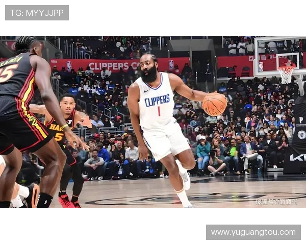 哈登半场表现低迷三分球失准球队外线哑火难以破局