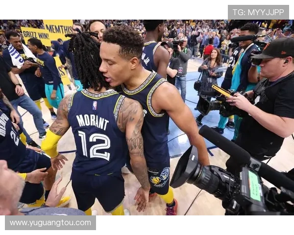 太阳队续约瑞安邓恩第三年球队选项上季场均69分36篮板表现稳定